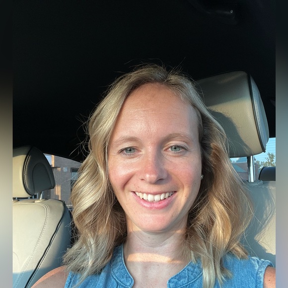 Meet your Posher, Laura - Picture 2 of 2